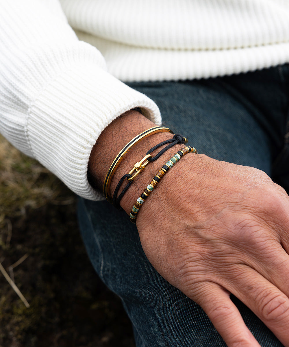 Daunting Dean Black | Gold